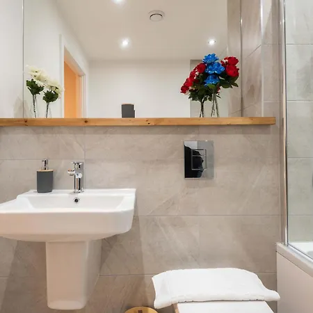 Modern 2 Bedroom With Balcony In *