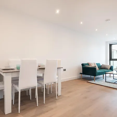 Modern 2 Bedroom With Balcony In Apartment Leeds (West Yorkshire)